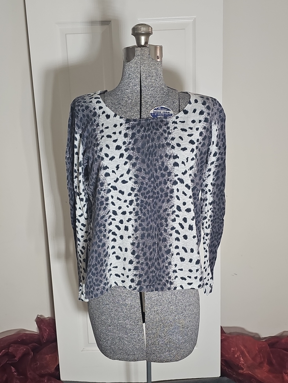 Talbots Gray Black Animal Print 100 Cotton Scoop Neck Long Sleeve Top Large